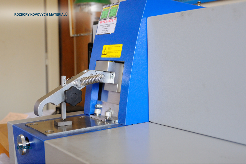 Analyses of metal materials