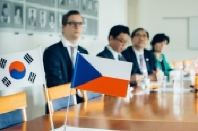 Ředitel SZÚ se setkal s velvyslancem Korejské republiky