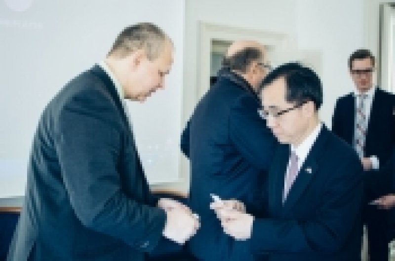 Director-General of SZU meeting the Ambassador of the Republic of Korea